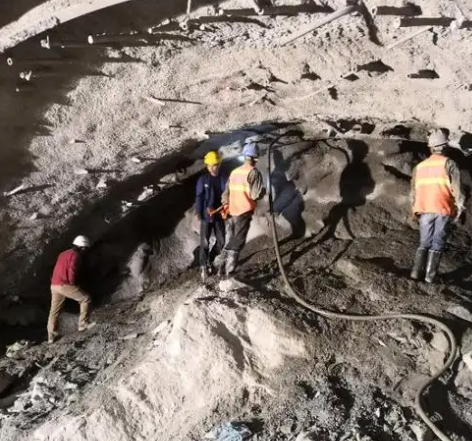 梓潼拱顶带模注浆料的施工流程及注意事项
